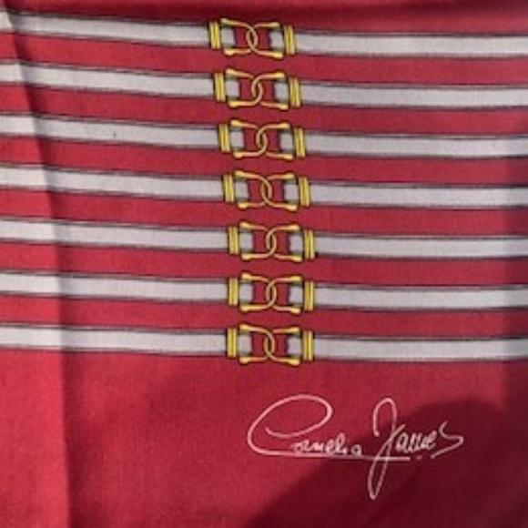 Marooon silk scarf - Picture 2 of 2